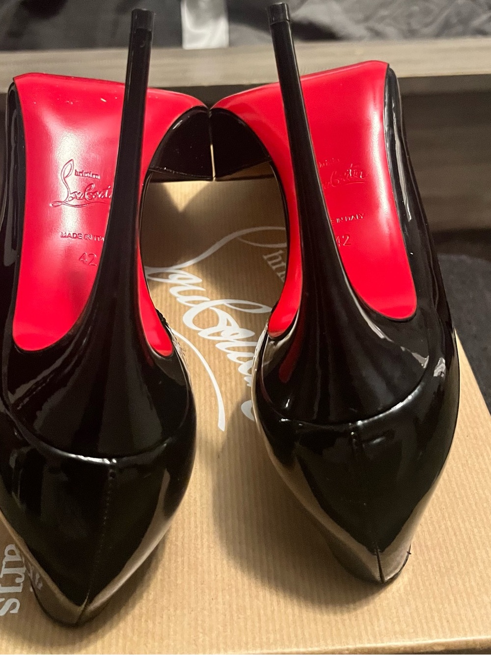 Christian Louboutin Iriza 100 Patent Pumps in Black - Picture 4 of 4